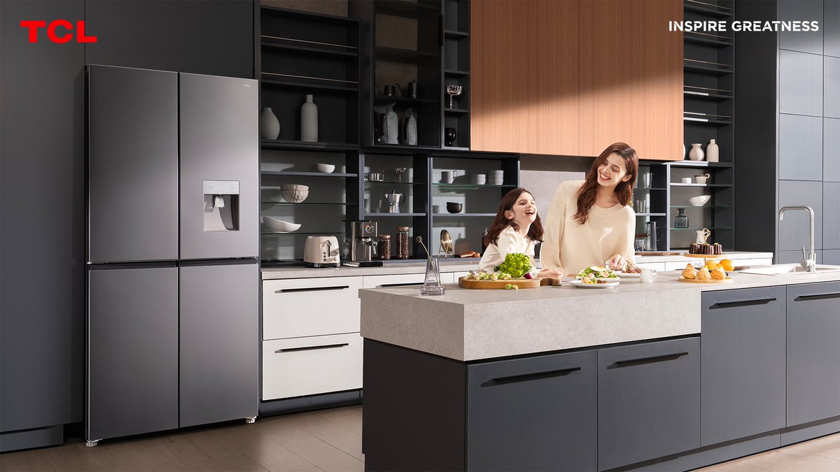TCL_Global's tweet photo. Who knew a #Refrigerator could bring so much joy to the family? The#WetDryStorage and #Maxspace of#TCL #P466CD has made meal prep and grocery shopping a breeze. Plus, it is energy-saving! #INSPIREGREATNESS https://t.co/9BTVwGAzhF