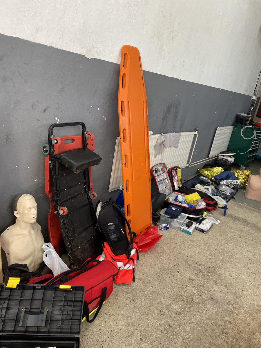 marcelcervenka's tweet photo. Včerejší školení dopadlo na jedničku. Všichni přežili, já po noční bez spánku taky 😀🚑 https://t.co/B1l5XG63fs