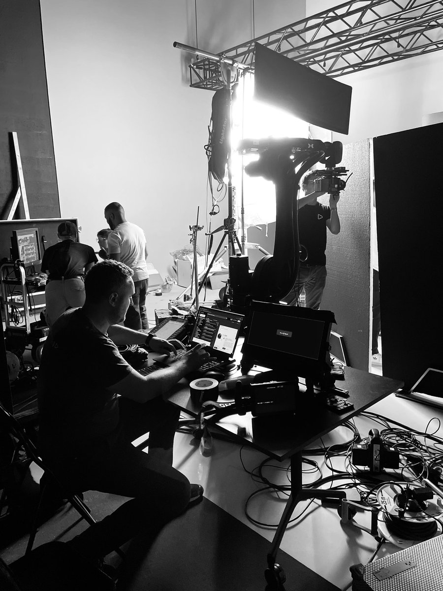 halphastudio's tweet photo. Préparation dans nos studios de notre robot de Motion Control atrax pour un tournage en très très bonne compagnie. 

#motioncontrol #studiodetournage #tournage #publicite https://t.co/MUNoJmZggL