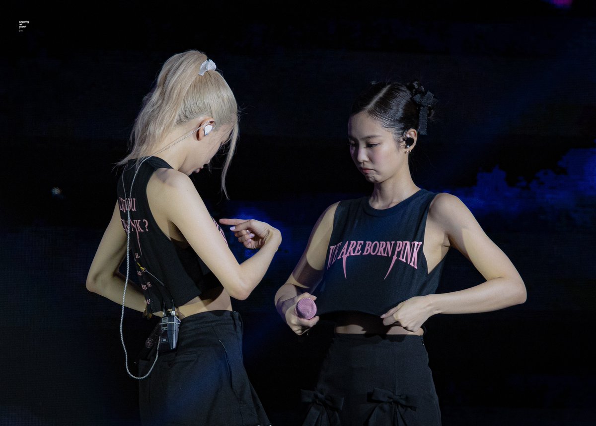 sugaringnosweet's tweet photo. 230730 BORN PINK IN HANOI | HQ 

😛😛😛😛

#BLACKPINK #블랙핑크 #JENNIE #제니 #ROSÉ #로제 #BORNPINKinHANOI https://t.co/igE3CRpOEj
