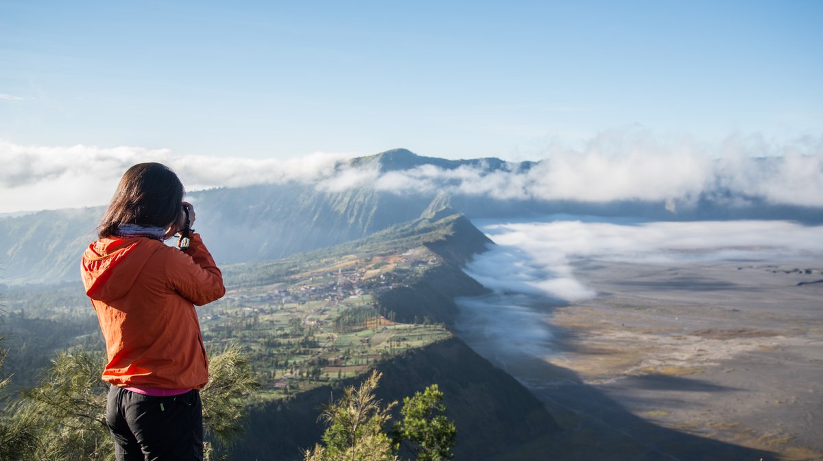 🔥As many destinations burn across the Northern Hemisphere, we remind travellers how they can take #ClimateAction:

🟢Minimize waste
🟢Sleep green
🟢Reduce water and energy consumption

Find more tips: webunwto.s3.eu-west-1.amazonaws.com/s3fs-public/20…

Photo: Panut Cheewakiatyingyong