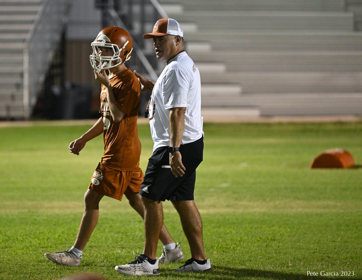 Some more of my favorite shots from Midnight Madness with the Alice Coyotes! @AliceAthletics1 @EchoNewsJournal @CallerSports @kiii3sports @ChrisThomasson7 @KRIS6sports @AliceHS_Coyotes