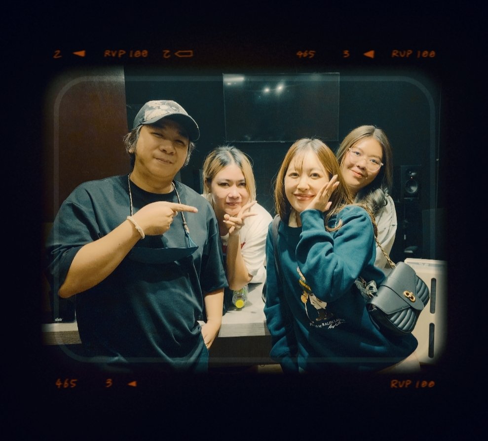 MACSARUN's tweet photo. Chilling Sunday, Single ใหม่ เร็วๆนี้
🤩❤️👍

@chilling_sunday 
@boychilling @palm_swsi 
#PdMACSARUN #Producer 
#SongWriter #FLYWAYrecord 
#TeroMusic #LakeSideVillageStudio https://t.co/hcKDvC46RC