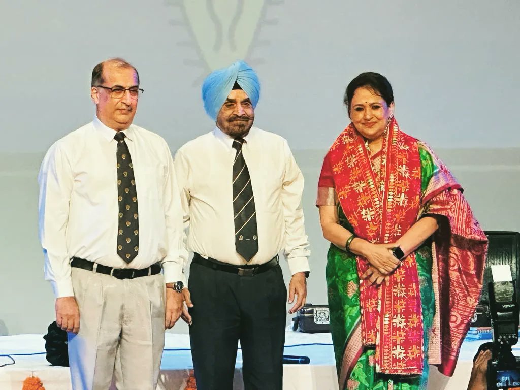 susmitamitudas's tweet image. It was an honor to participate in @spicmacay program under the direction of @swachhbharat.
 Thank you for all of your love and support, as well as your rapt attention and engagement with the beats. 

I am grateful to my team.

 #spicmacay #shrutiamrut