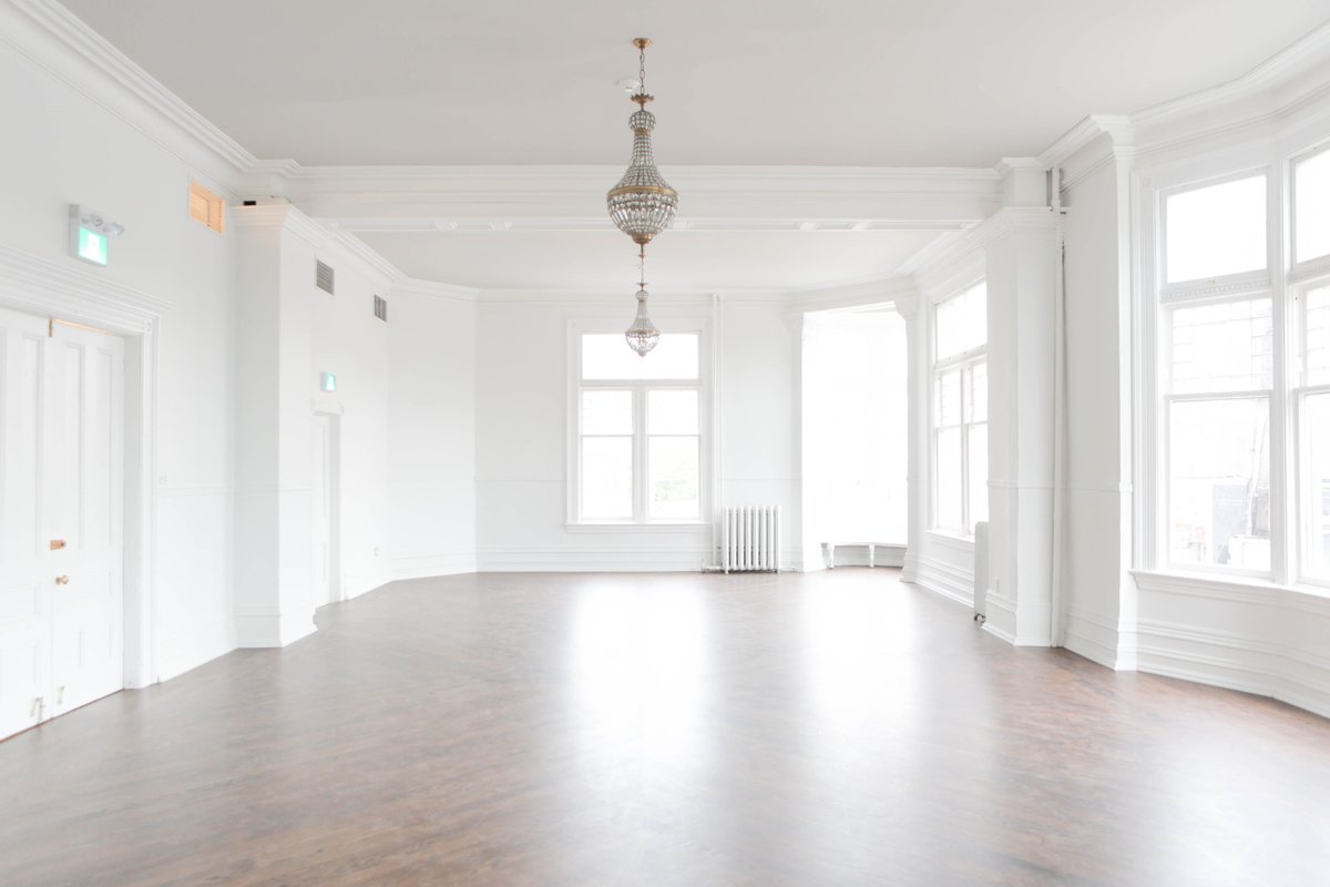 The Victorian elements in our Conversation Room give the space a vintage charm.
.
.
.
.
.
.
#wedding #greathall #thegreathall #thegreathallto #weddingvenue #venuespace #decor #openspace #toronto #torontovenue #weddinginspo #weddingceremony #weddingvenueinspo #upscale #bridal