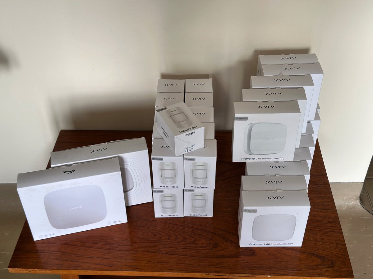 It’s a busy day for the engineers today, fitting a monitored AJAX wireless system in a vacant complex - with the long range Jeweller radio we are able to protect multiple void properties using one master Hub and a radio expander #Ajax #vacantproperty #firedetection #intruderalarm