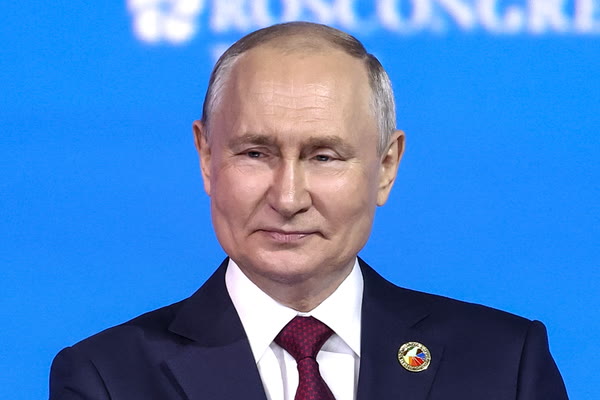 President Vladimir #Putin: 🇷🇺 🤝 🌍 We believe in a successful future for #Russian-#African relations that are based on the traditions of time-tested friendship and the historical experience of multifaceted and productive interaction.