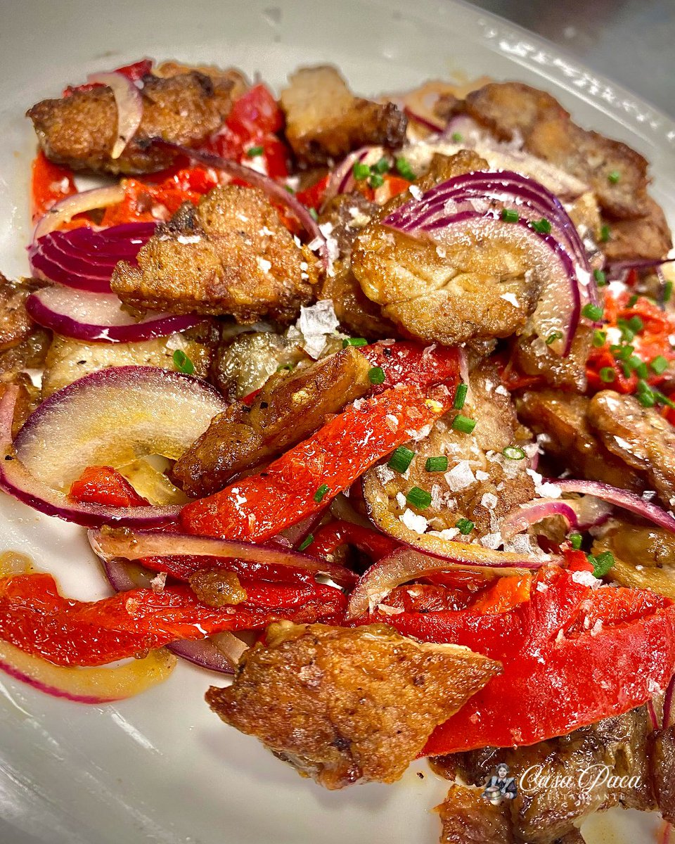 Tiernas, jugosas y llenas de sabor, nuestras mollejas son el entrante perfecto.

La combinación de texturas entre del piquillo y la suavidad de la cebolla rosa hace de este plato una tentación que no podrás resistir!!

☎ 923 218 993
#CasaPaca #GastroPlaceres #Salamanca