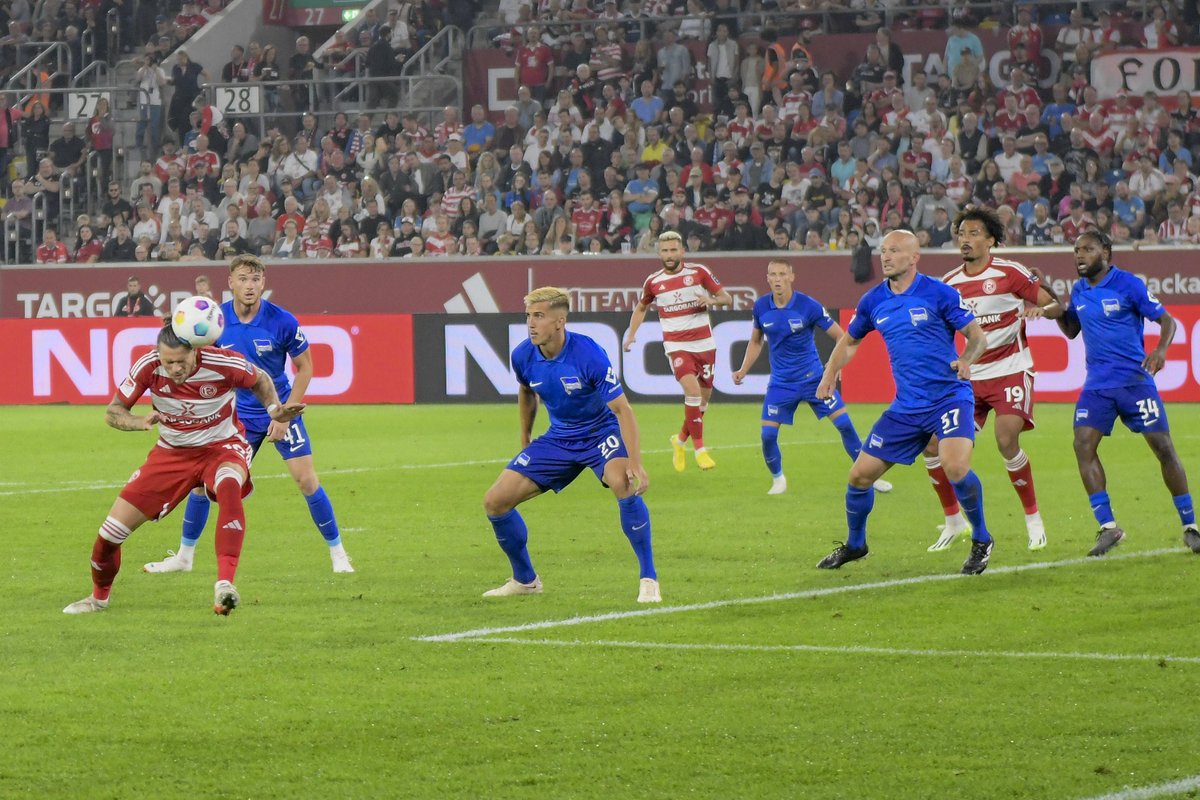 SPORT1_PR's tweet photo. Starkes Wochenende für @SPORT1: Den Saisonauftakt der #2Bundesliga mit dem Samstagabendspiel #F95BSC verfolgten 1,01 Mio. Zuschauer (Z3+) in der Spitze &amp; 660.000 Zuschauer im Schnitt. Beim spannenden EM-Finale der deutschen #U19-Juniorinnen fieberten bis zu 810.000 Zuschauer mit. https://t.co/dyEK8bhWpH