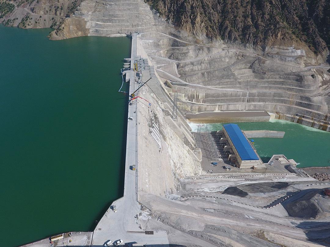 Allplan's tweet photo. With a volume of nearly 5 million m³, designing Europe’s largest RCC dam was no easy feat – see how the engineers at Su-Yapı overcame this challenge: https://t.co/eaZYqRCzx8

#allplan #designtobuild #engineering #civilengineering #construction #nemetschekgroup https://t.co/w3IDeb6r3k