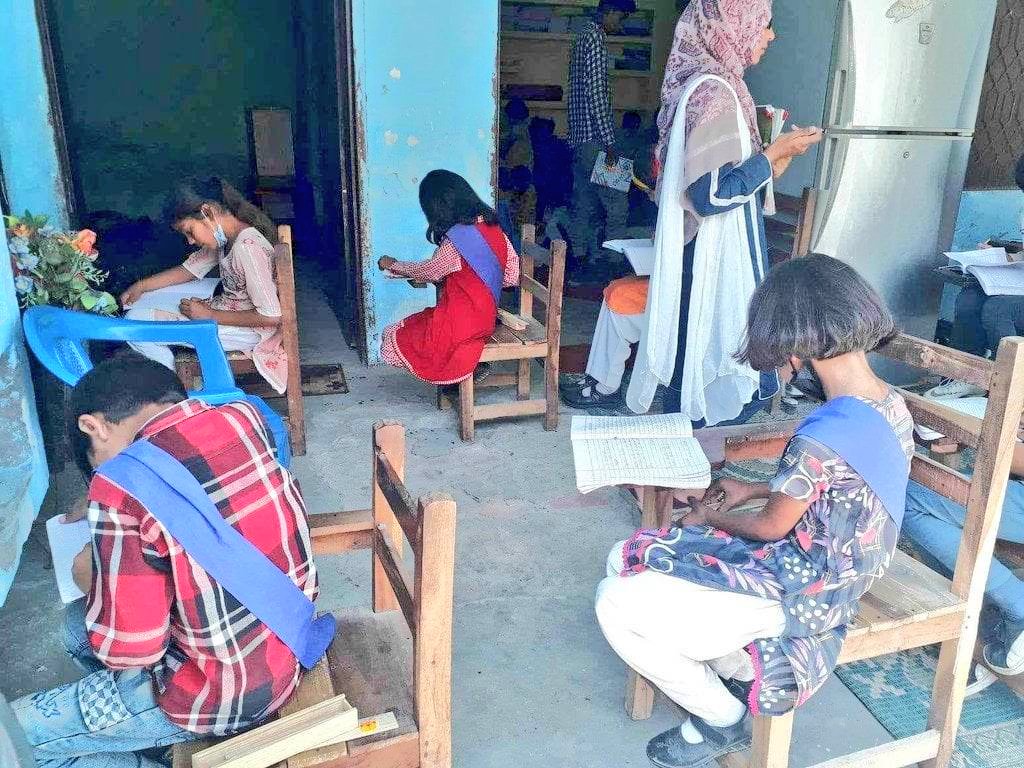 welfare_one's tweet photo. OWMS-MANAK 

Today's the primary section had a last monthly test. Tomorrow we've a PTM. Kindergarten starts their summer vacations homework. https://t.co/d3wgilsUS5
