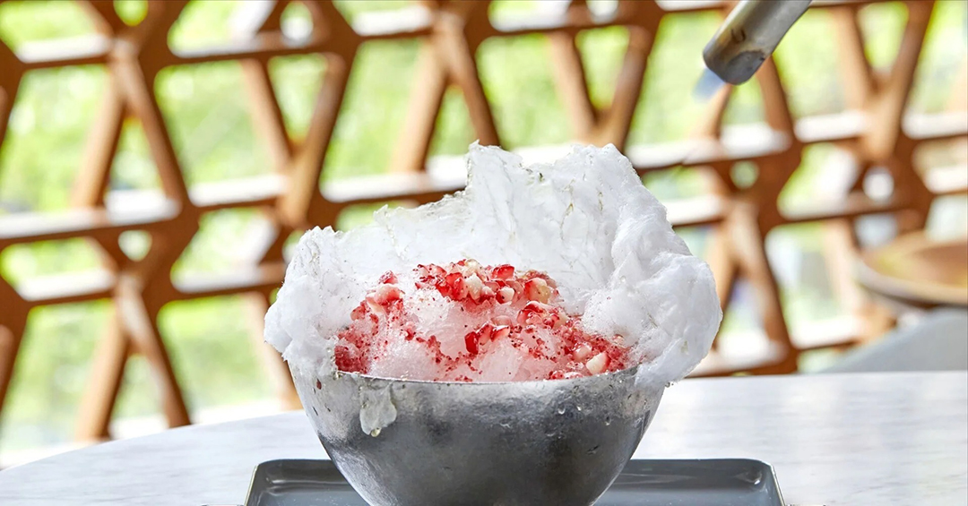 lexus_jpn's tweet image. 【INTERSECT BY LEXUS】
今年のオリジナルかき氷は綿あめを使い定番人気のいちごミルク味をアレンジした新感覚フレーバー「Candy Plush」。
カカオビネガーをかけることでコクと酸みが加わった大人のスイーツをご堪能ください。
⇒ lexus.jp/brand/intersec…

#INTERSECT #INTERSECTBYLEXUS #かき氷