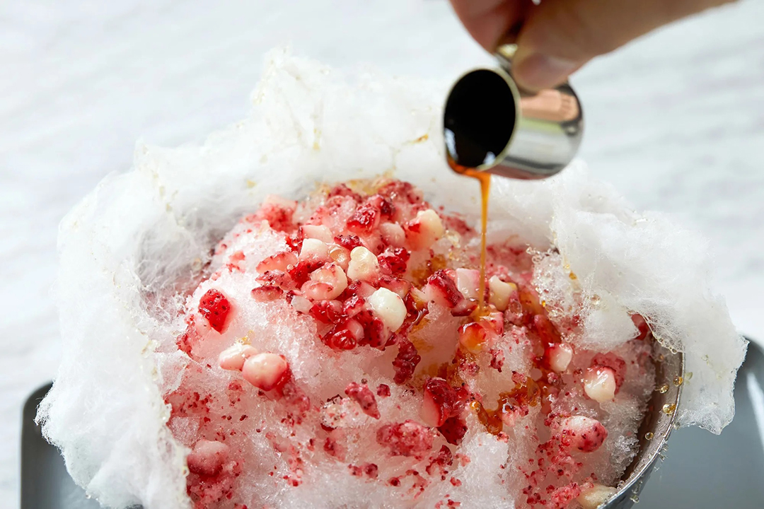 lexus_jpn's tweet image. 【INTERSECT BY LEXUS】
今年のオリジナルかき氷は綿あめを使い定番人気のいちごミルク味をアレンジした新感覚フレーバー「Candy Plush」。
カカオビネガーをかけることでコクと酸みが加わった大人のスイーツをご堪能ください。
⇒ lexus.jp/brand/intersec…

#INTERSECT #INTERSECTBYLEXUS #かき氷