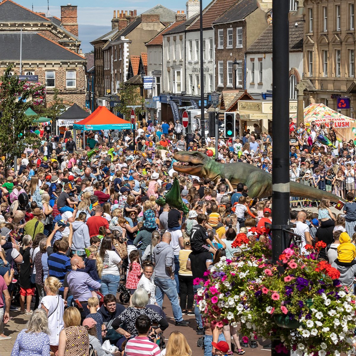 Who's excited for Jurassic Northallerton 2.0?! 🦕🙌🦖

This FREE family event returns on Sun 6th August 11am - 4pm. Find our Friends of the Friarage stall where we will have cakes, games and competitions to enter!

#jurassicnorthallerton #friendsofthefriarage #lovenorthallerton