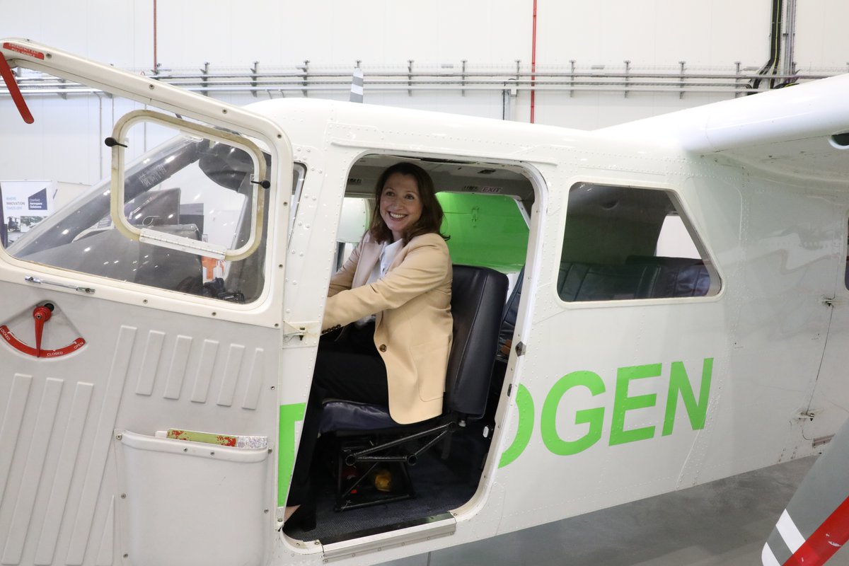 ReactionEngines's tweet photo. Congratulations to @CAeS_UK on the remarkable unveiling of their newly refurbished hangar and cutting-edge R&amp;D facility last week. It was a privilege to be part of the grand opening, where we had the fantastic opportunity to see the Project Fresson hydrogen plane up close! https://t.co/FL7V3lkpwm