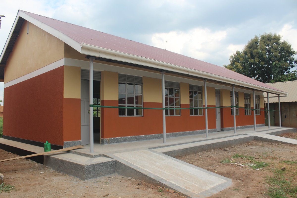 Kiryandongo  has commissioned 6.43 billion projects for the Fiscal year 2022/2023. The projects include classroom blocks, general ward, maternity ward, doctor’s houses, boreholes, small scale irrigation schemes and first class marram roads <a href="/Drdip_ug/">DRDIP Uganda</a> <a href="/GovUganda/">Government of Uganda</a> <a href="/OPMUganda/">Office of the Prime Minister - Uganda</a>
