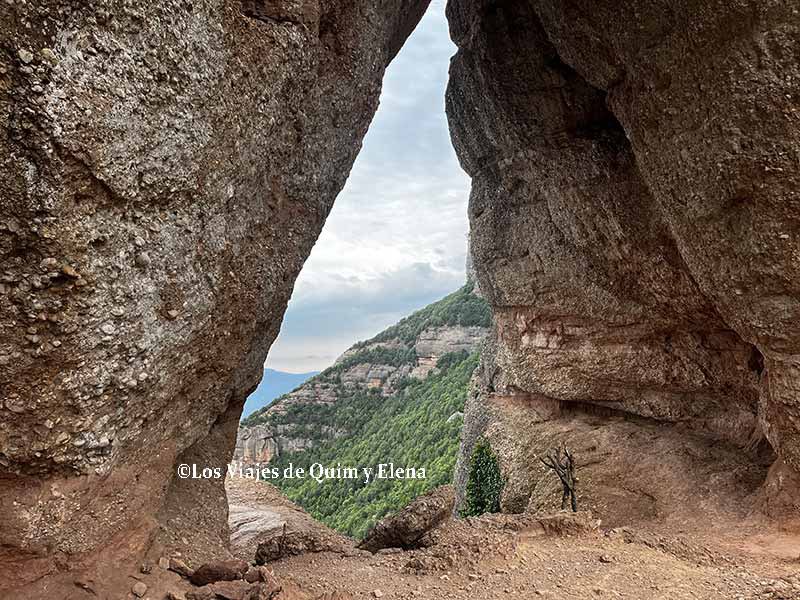 🆕 ¡Nuevo post! 🆕 

¿Quieres hacer una excursión chula en la Montaña de Montserrat?

Te proponemos 2 rutas para llegar hasta la Roca Foradada de Montserrat, un lugar emblemático de la montaña. 🎒

▶️ bit.ly/3QlNzj2 ◀️

#montañademontserrat 
#SpainTB