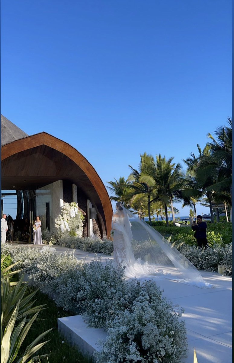 The sky is as beautiful as the bride

#MajaRamboSayIDo
TheMajesticWedding