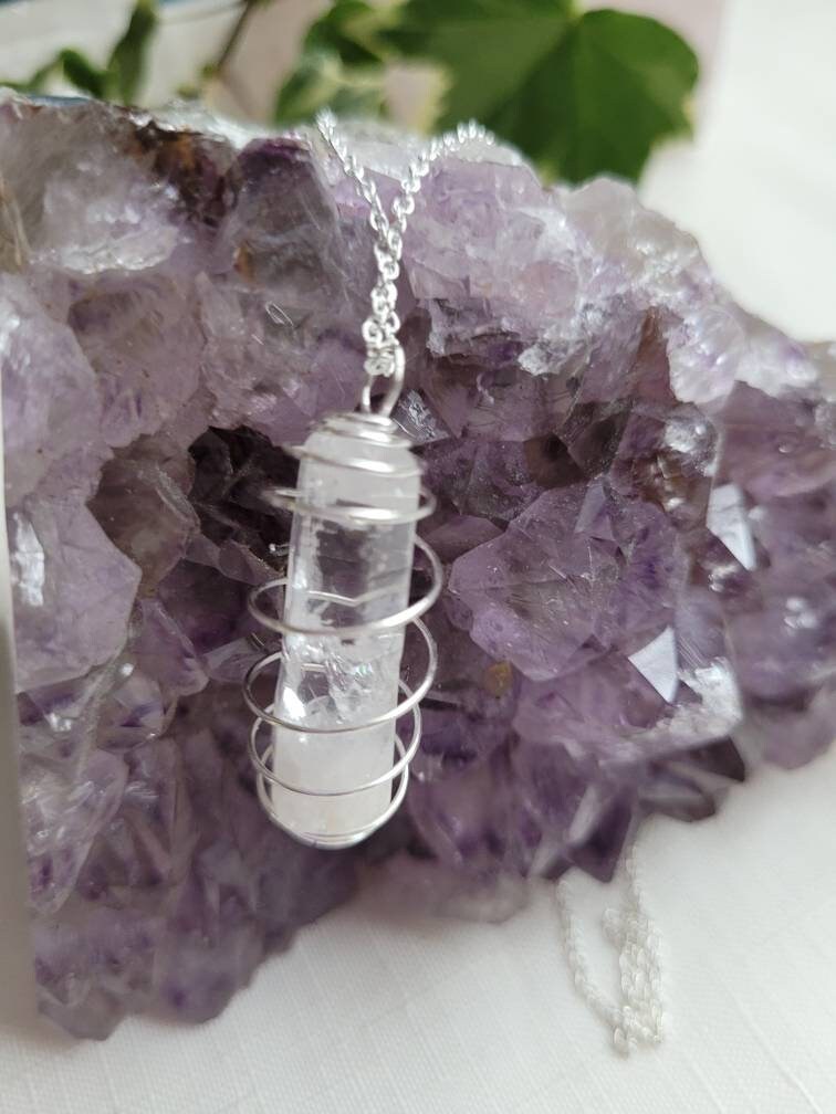 Clear Quartz crystal is known for its high vibrations. By clearing your mind, body, and spirit of any clutter, a Clear Quartz can help you align with your higher self. 
#MHHSBD 
#UKGiftAM 
#ukmakers 
#earlybiz 
#giftideas 
#clearquartz 
#crystalhealing 
etsy.com/listing/118657…