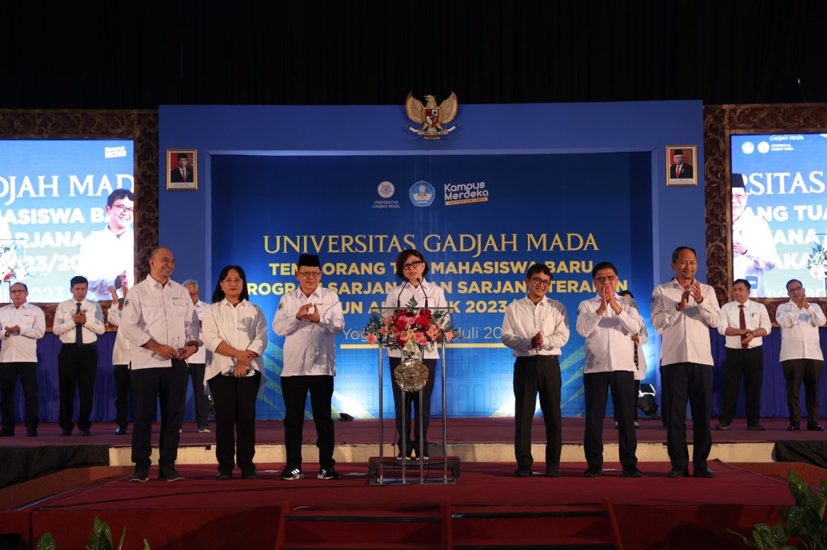 UGMYogyakarta's tweet photo. Temu Ortu Maba Baru #UGM: Pendidikan Tanggung Jawab Bersama: Usai pembukaan Pelatihan Pembelajar Sukses bagi Mahasiswa Baru (PPSMB), #UGM menyelenggarakan kegiatan Temu Orang Tua mahasiswa baru. Temu orang tua untuk 10.106 mahasiswa baru #UGM dilakukan… https://t.co/f5rPvsb2GT https://t.co/IIX8v77z0P