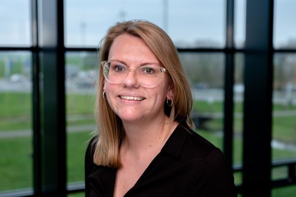 We spraken met Jirna over valkuilen voor bedrijven die op duurzaamheid gaan rapporten. ‘Waarom doe je het? Met die vraag moet je beginnen‘, aldus Jirina van Daal, beleidsmedewerker CSRD bij Flynth adviseurs en accountants. nba.nl/nieuws-en-agen…