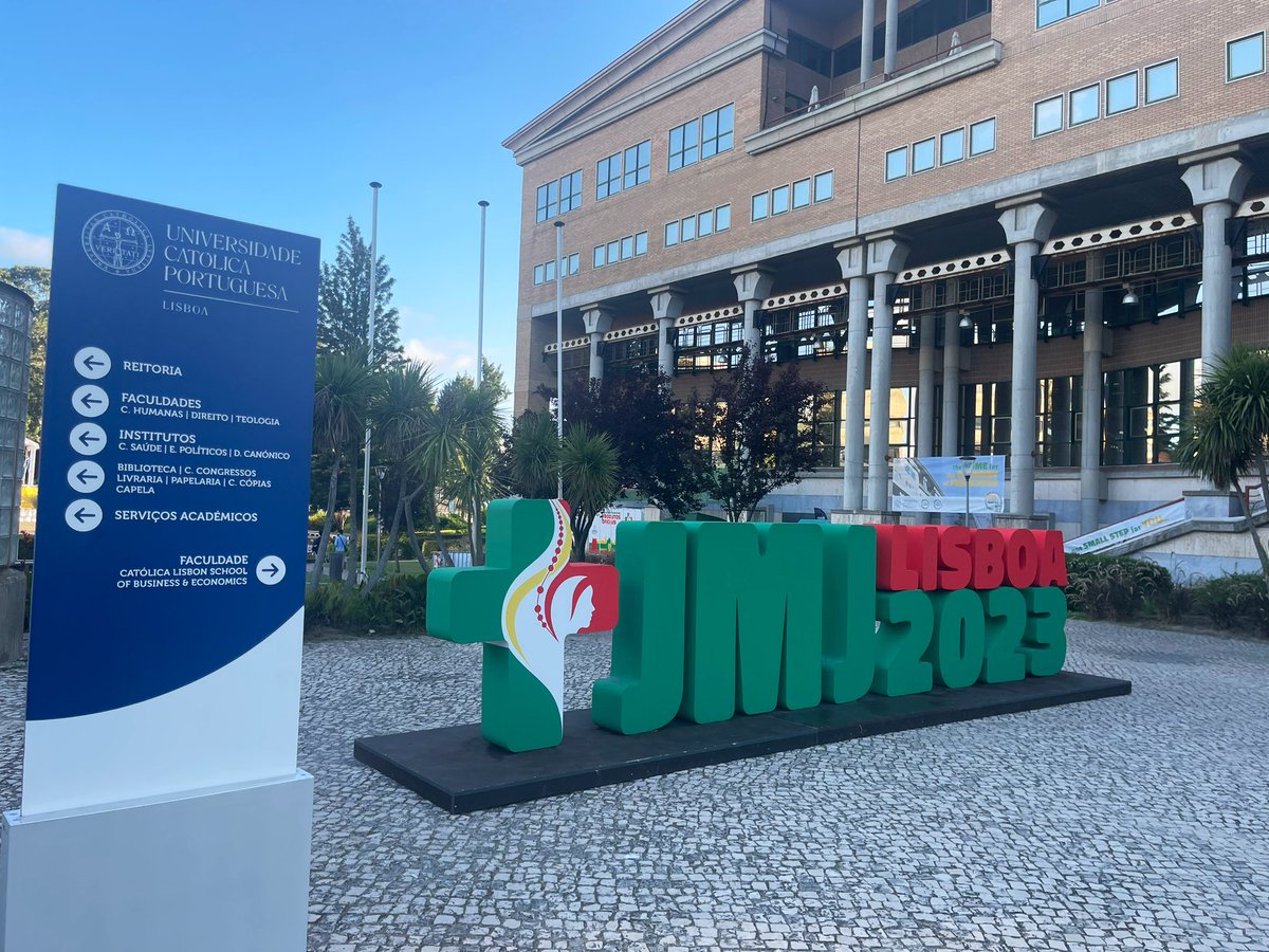FabioBolzetta's tweet photo. Al via (anche nel #Metaverso) il 4 Congresso internazionale sulla Cura del Creato alla GMG di Lisbona. 
Visori in cartone riciclato. @LaityFamilyLife @jmj_pt @gmg_it #JMJLisboa2023 #JMJ2023 #GMG2023 https://t.co/hU8ADgdFR4