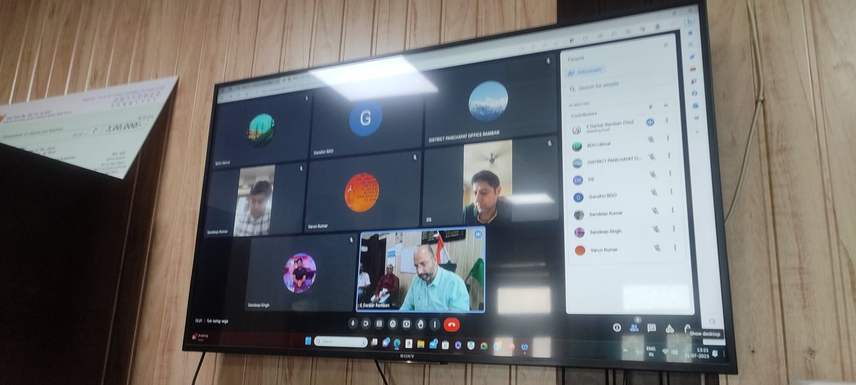 DIPRRambandic's tweet photo. #Merimittimeradesh
Deputy Commissioner, Ramban reviews preparedness for organising  'Meri Mitti Mera Desh' program at Panchayat, Block &amp; District levels, CPO, ACD and BDOs  attended virtual meeting  @dcramban @diprjk @ddnews_jammu @infjammu https://t.co/qo4dmIqTX8