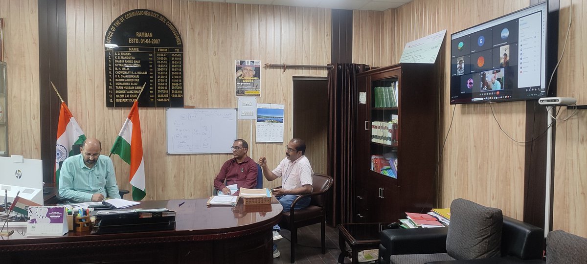 DIPRRambandic's tweet photo. #Merimittimeradesh
Deputy Commissioner, Ramban reviews preparedness for organising  'Meri Mitti Mera Desh' program at Panchayat, Block &amp; District levels, CPO, ACD and BDOs  attended virtual meeting  @dcramban @diprjk @ddnews_jammu @infjammu https://t.co/qo4dmIqTX8