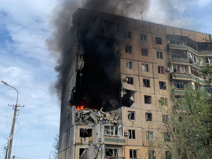 This morning in Krivy Rih, near Dnipro. 2 russian missiles, one killing and wounding civilians in this block of flats, another hitting college. Final number of killed and wounded not known yet.