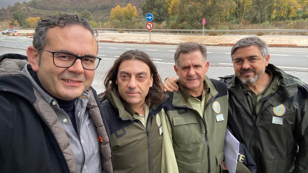 GaloisioA's tweet image. Muchas felicidades a los que siempre están. 
A los que siempre llegan primeros. 
A los que saben y enseñan. 
Felicidades a los amigos de los animales y de los bosques. 
Hoy y siempre, a tantos amigos que me llevo ¡Bravo Rangers!
@AAMM_And @ACEFOA 
#DíaMundialAgentesMedioAmbiente