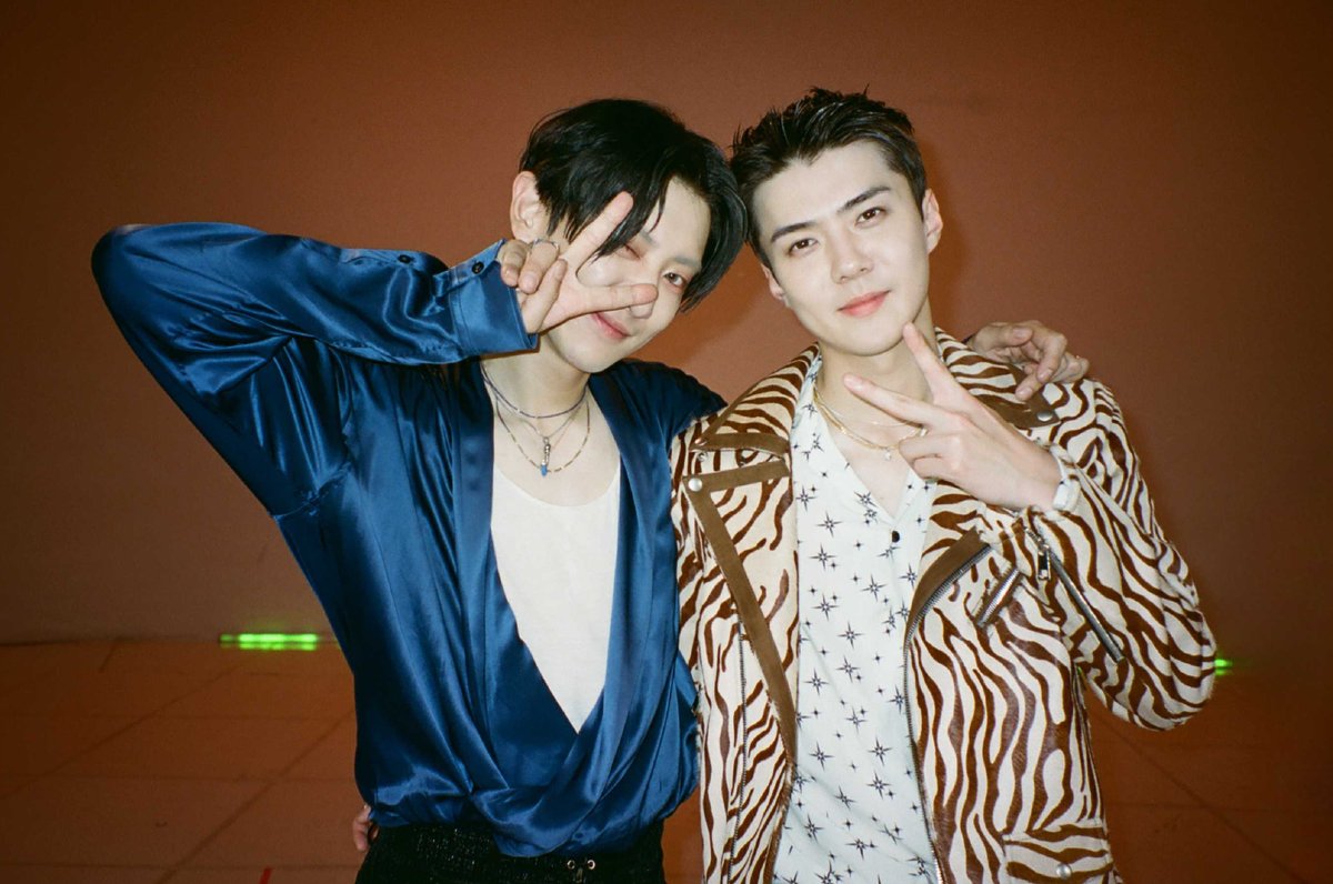 M2MPD's tweet photo. 필름카메라로 기록한 7월의 추억📸 8월에도 쭈욱 엠투와 함께해요❣ #7월의엠투 #M2film #릴레이댄스 #EXO #엑소 @weareoneEXO https://t.co/jLw5UoDMR0