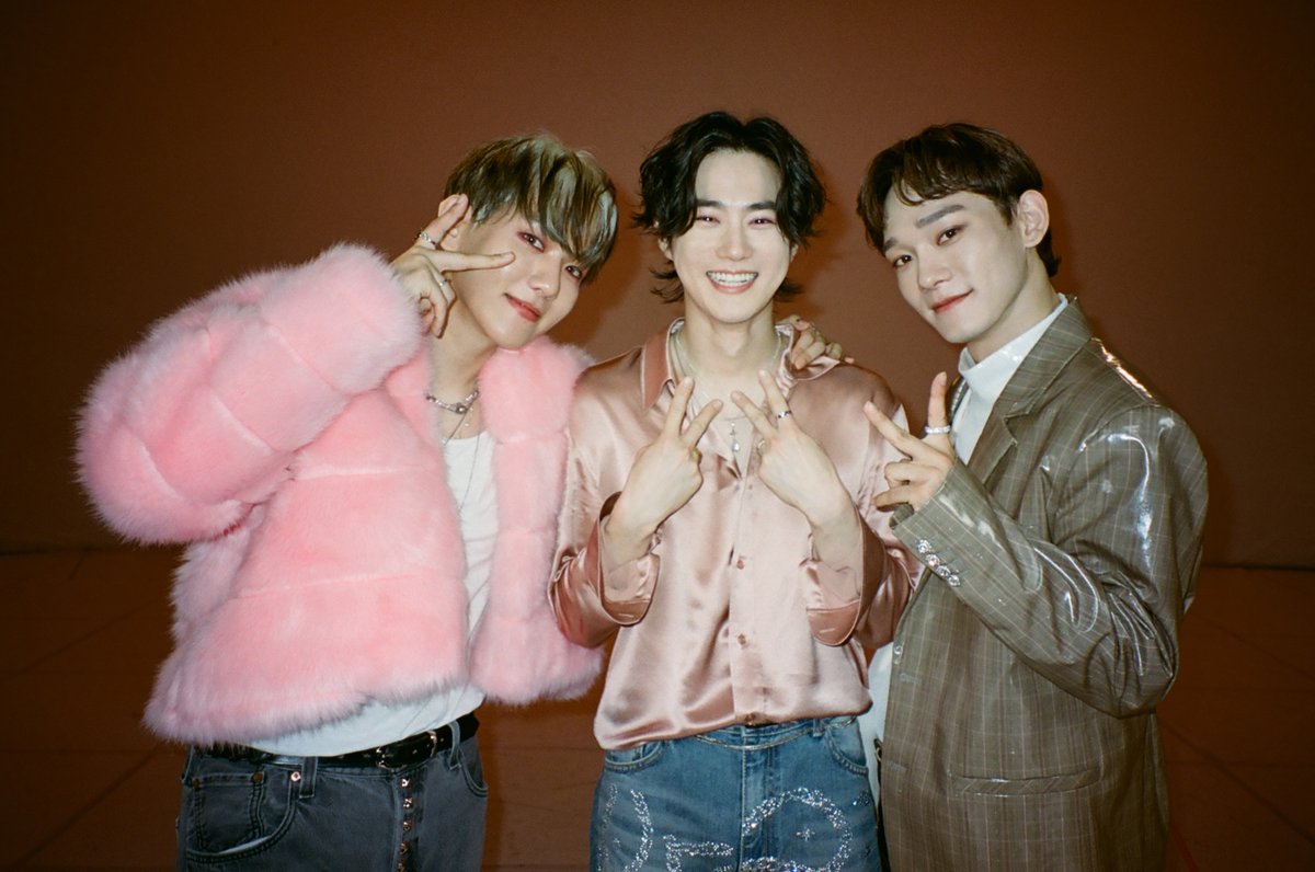 M2MPD's tweet photo. 필름카메라로 기록한 7월의 추억📸 8월에도 쭈욱 엠투와 함께해요❣ #7월의엠투 #M2film #릴레이댄스 #EXO #엑소 @weareoneEXO https://t.co/jLw5UoDMR0