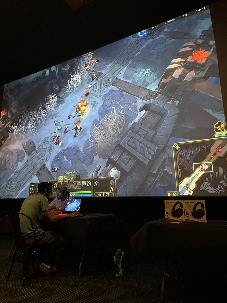 TheNiceGeek06's tweet photo. 🤩 Quelle soirée au @pathefrance #GareDuSud 
👾 Pour la finale #LEC, nous avons animé l'événement à #Nice06
🎮 Matchs en 1v1 sur grand écran &amp; quiz géants
🏆 Victoire 3-0 #G2 vs #XL
😁 Une ambiance de folie dans la salle !
#lol #LeagueOfLegends #LEC #G2WIN #esport @VilledeNice https://t.co/aMsD2H58er