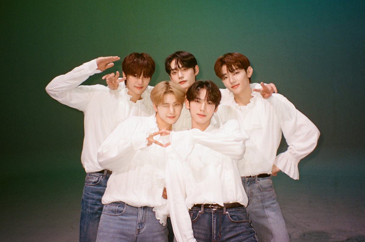 M2MPD's tweet image. 필름카메라로 기록한 7월의 추억📸 8월에도 쭈욱 엠투와 함께해요❣ #7월의엠투 #M2film #BE_ORIGINAL #ZEROBASEONE #제로베이스원 @ZB1_official