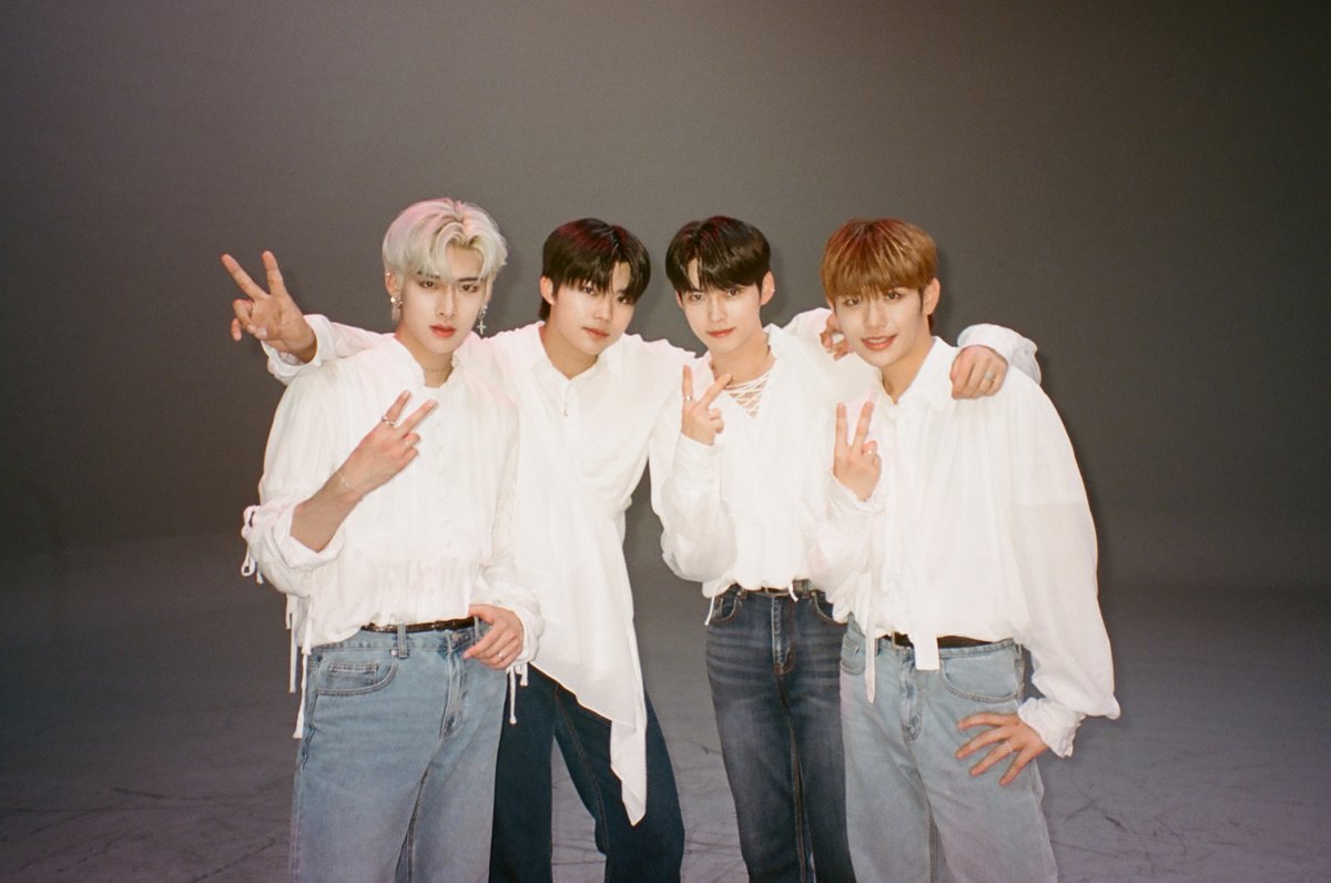 M2MPD's tweet image. 필름카메라로 기록한 7월의 추억📸 8월에도 쭈욱 엠투와 함께해요❣ #7월의엠투 #M2film #BE_ORIGINAL #ZEROBASEONE #제로베이스원 @ZB1_official