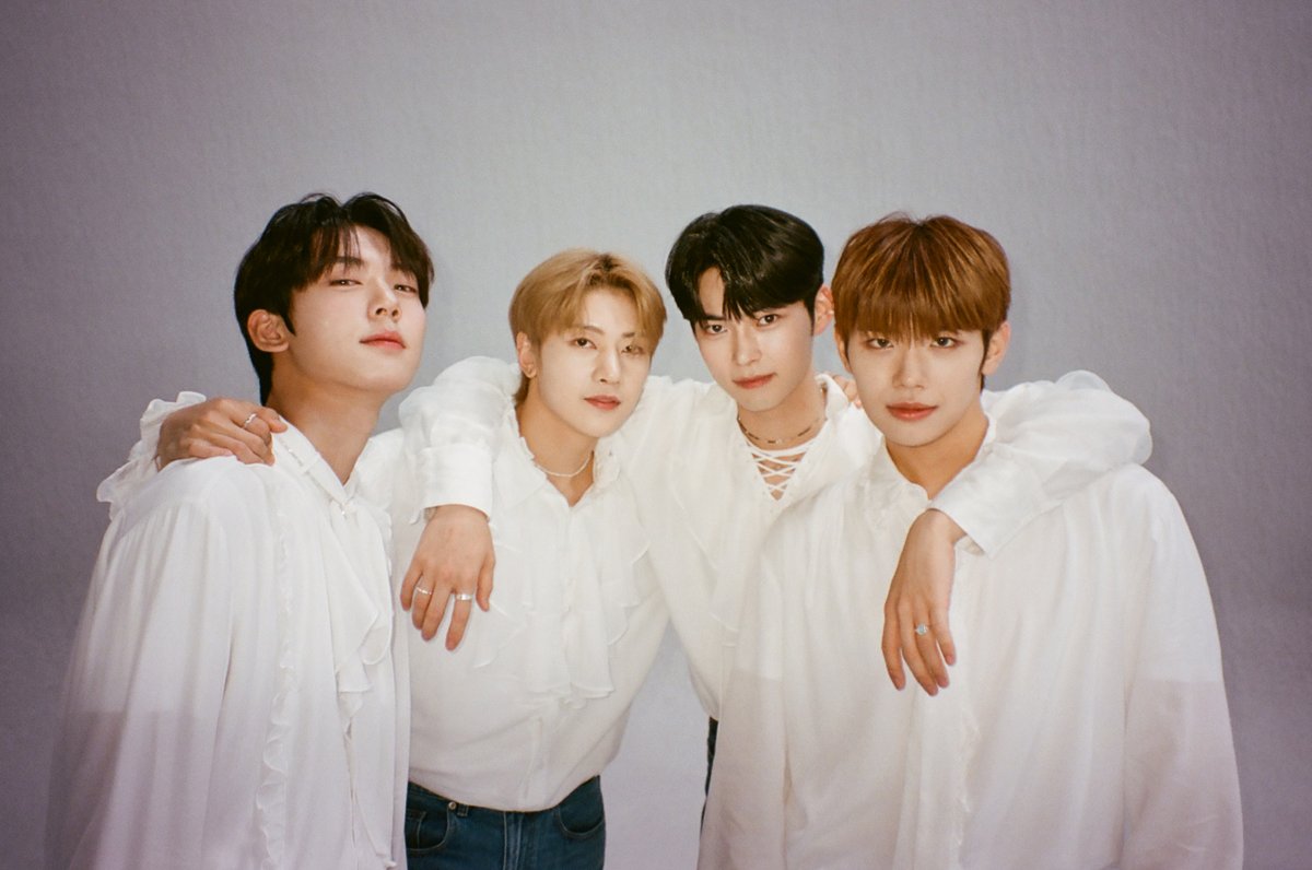 M2MPD's tweet photo. 필름카메라로 기록한 7월의 추억📸 8월에도 쭈욱 엠투와 함께해요❣ #7월의엠투 #M2film #BE_ORIGINAL #ZEROBASEONE #제로베이스원 @ZB1_official https://t.co/2qH2eN4DkV