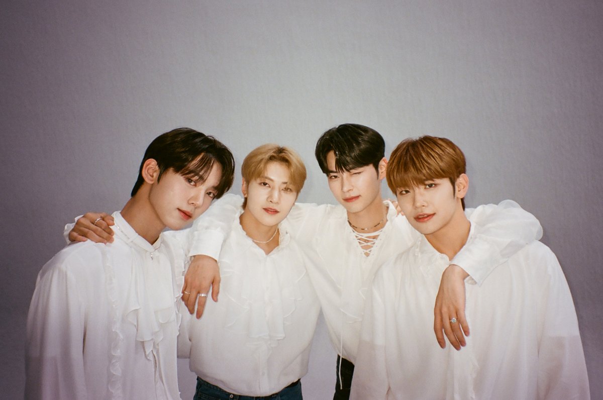 M2MPD's tweet photo. 필름카메라로 기록한 7월의 추억📸 8월에도 쭈욱 엠투와 함께해요❣ #7월의엠투 #M2film #BE_ORIGINAL #ZEROBASEONE #제로베이스원 @ZB1_official https://t.co/2qH2eN4DkV