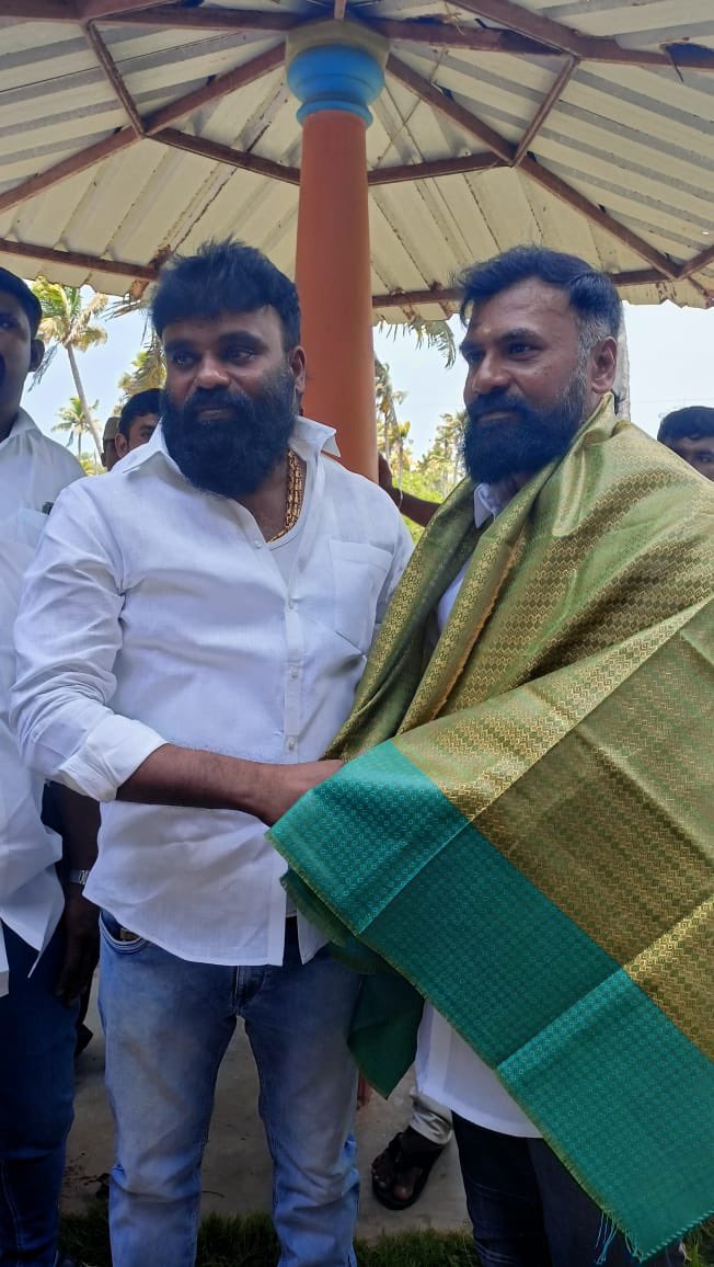 ppk_media's tweet photo. பனங்காட்டு படை கட்சியின் தலைவர் திரு J. ராக்கெட் ராஜா அவர்களும் அகில இந்திய கராத்தே செல்வின் நாடார் நற்பணி மன்றத்தின் தலைவர் அன்பு அண்ணன் திரு. எவரெஸ்ட் ராஜ் நாடார் அவர்களும் மரியாதை நிமித்தமாக சற்று முன்பு சந்தித்தனர்.@MIB_India @dinathanthi @PpkYouth #ppkmedia https://t.co/ZkvJlliJx9