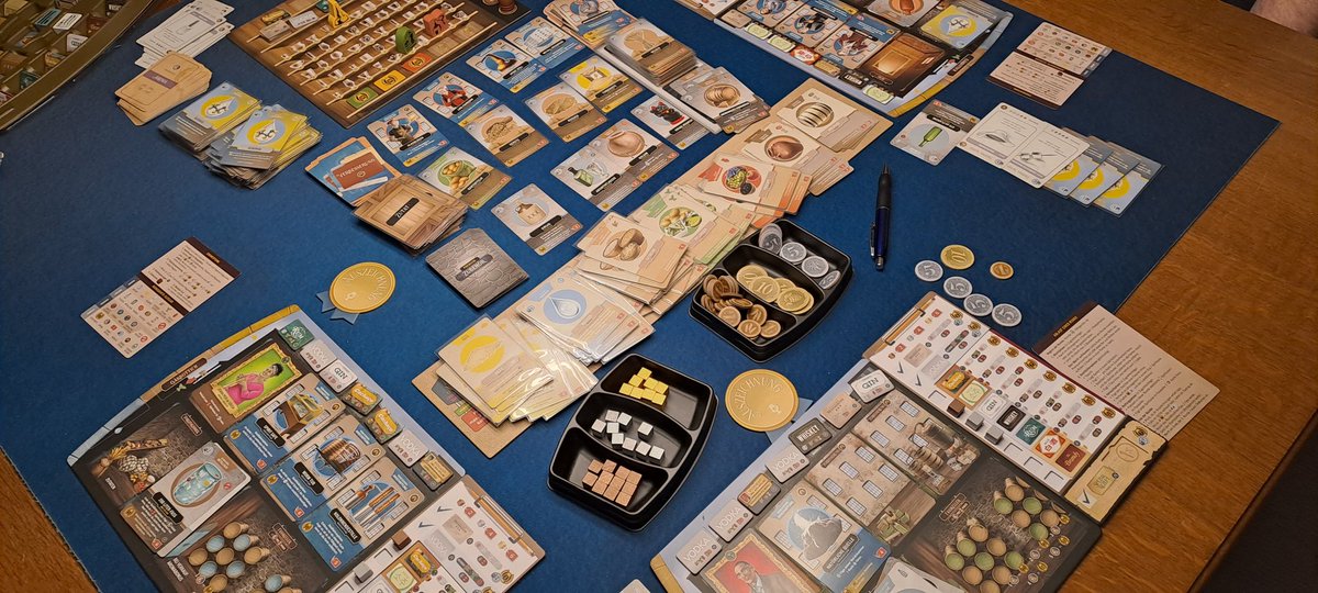 Ein tolles Spielewochenende ist leider vorbei... schöne Spiele waren auf dem Tisch: #HybrisDisorderedCosmos , #Federation , #Everdell , #PlanetUnknown , #Distilled , #Radlands