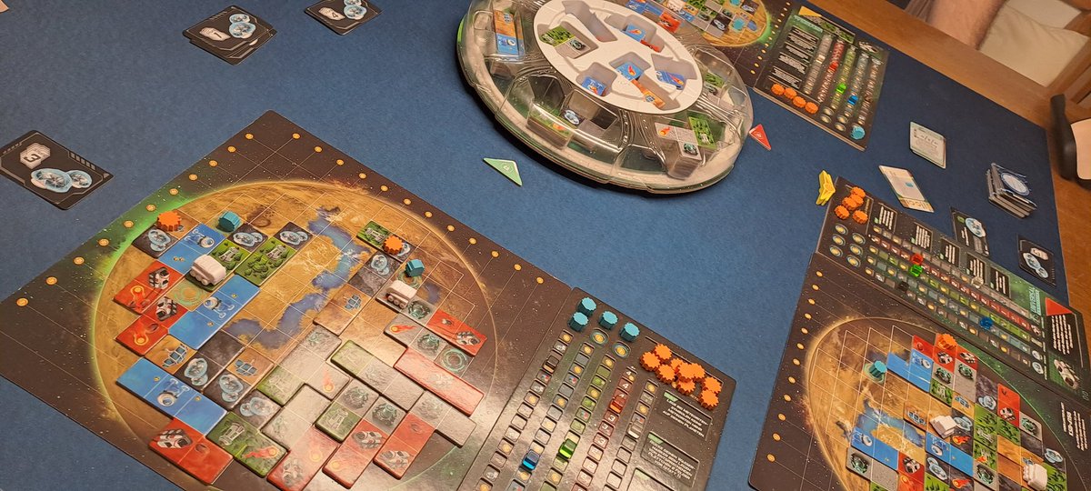 Axelflaxel's tweet photo. Ein tolles Spielewochenende ist leider vorbei... schöne Spiele waren auf dem Tisch: #HybrisDisorderedCosmos , #Federation , #Everdell , #PlanetUnknown , #Distilled , #Radlands https://t.co/D4T2eRKoB1