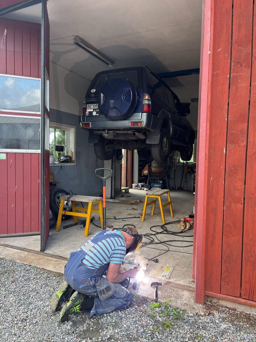 Blågula Bilen tweet media