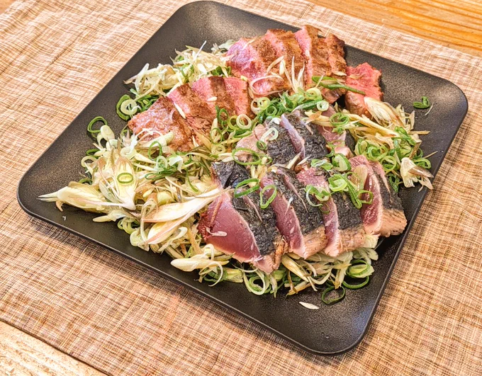 頂き物のミョウガ 色々悩みましたがシンプルにカツオと牛肉のタタキにしました! お魚とお肉どっちも食べたかったんだもん!₍⁠₍⁠⁾⁠⁾ それではいただきま〜す #飯テロ