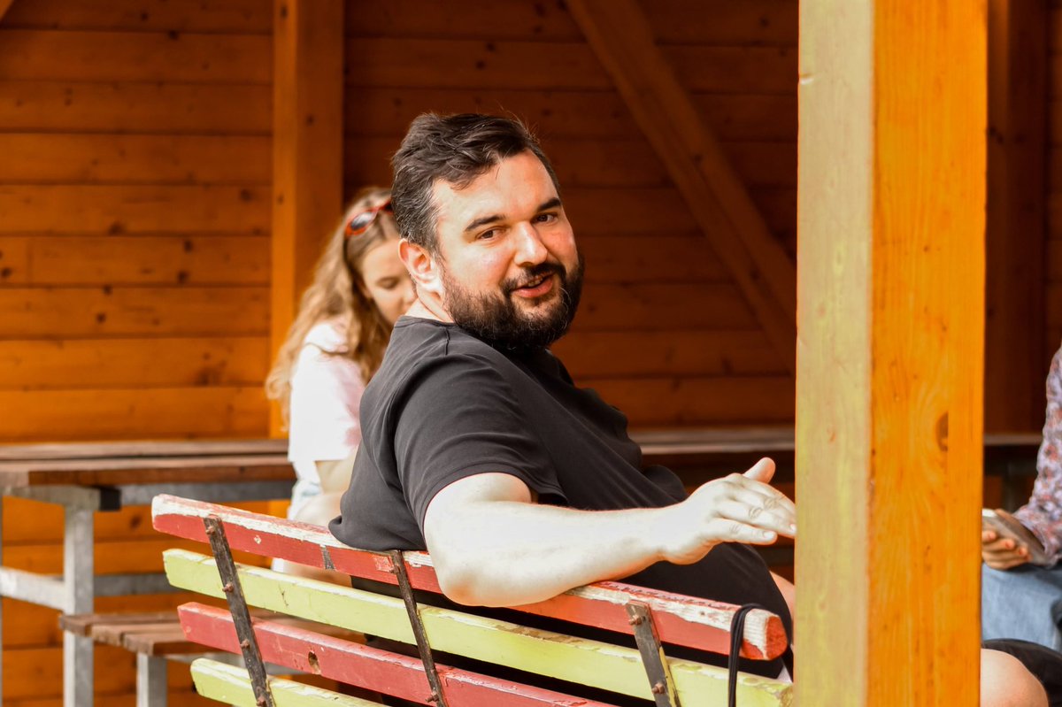tomasmagnusek's tweet photo. ✨Ambroziáda✨
Od začátku říkám, že pro mnohé je to továrna na sny.
Opět jsem potkal tolik talentovaných lidí.☺️
Děkuji všem za letošní léto a těším se zase na říjen na Viktorce v Ratibořicích. ❤️
#ambro #talent #tabor #lidi https://t.co/BLVKIdYZ3i