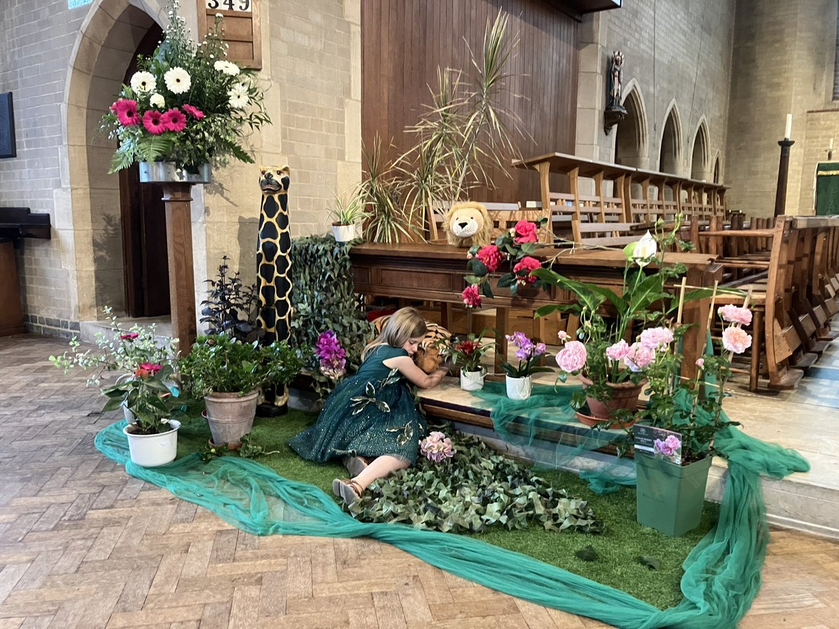 Setting up for HOLIDAY AT HOME @allsaints_sheen @mortlakerector an activity week of music, arts, crafts, trips and hospitality for those not getting away, and our seniors. ⛅️ 🖼️ 🎨 🌺 This years theme is nature. Day one Forests.