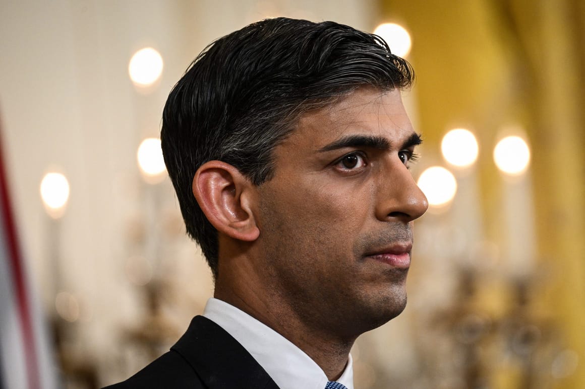 Heccles94's tweet photo. Just a reminder. 

Rishi Sunak lost to Lizz Truss... That's right...

Our current PM came second to Liz Truss... A lady who lost to a lettuce...

Never forget that. https://t.co/mhN570pApA