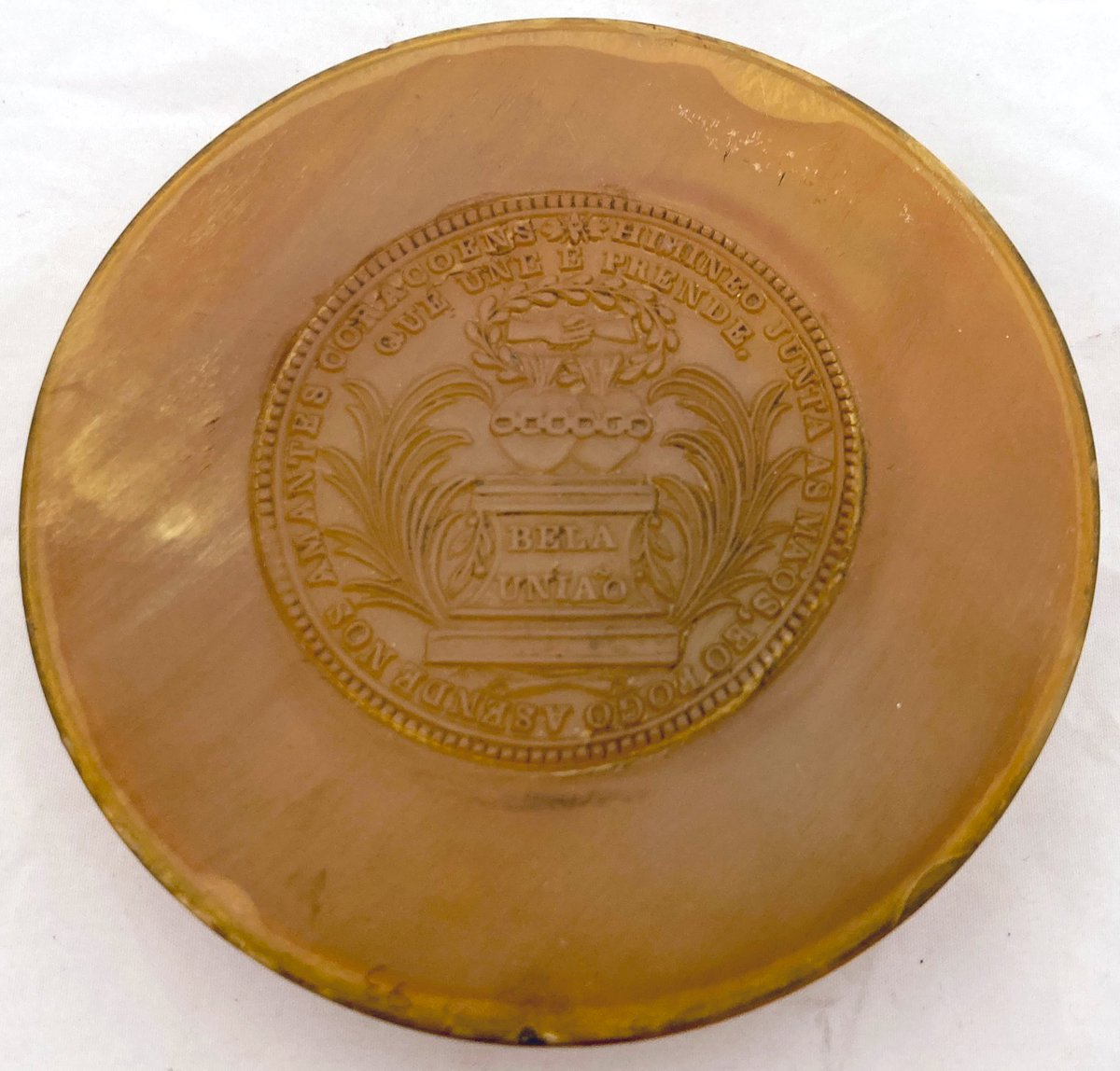 BassetlawA's tweet photo. A 19th century Portuguese horn snuff box. #snuffboxes https://t.co/ykvZc6L2ho
