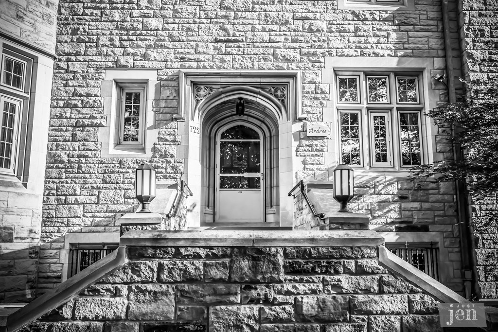 'Won't you come in?'

#jenjustshoots #blackandwhitechallenge #doorphotography #blackandwhitephotography #blackandwhitephoto #BWart #bnw #bnw_souls #bnwshot_world #bnw_magic #monochrome #bnwphotography #bnwlife #bnwmood #goneoutdoors #enjoyingtheview #outdoorslover #architecture