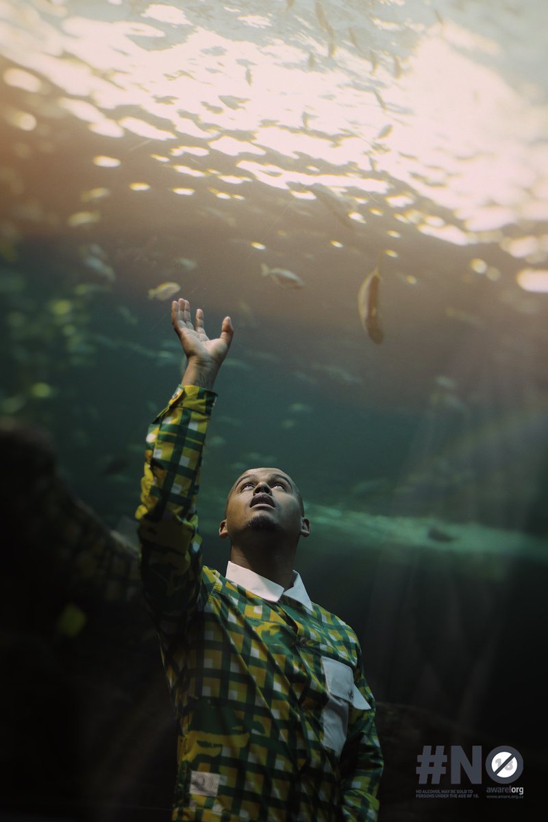 “Siri please play Wet Wet Wet” 

Even though it’s dripping my #SavannaDryGoods got me 💦 

Check out the sustainability produced &amp; waterproof collection by <a href="/SavannaCider/">SavannaCider</a> &amp; <a href="/wandalephoto_/">Wanda Lephoto®</a> at drygoods.savanna.co.za 

#SiyavannaSA