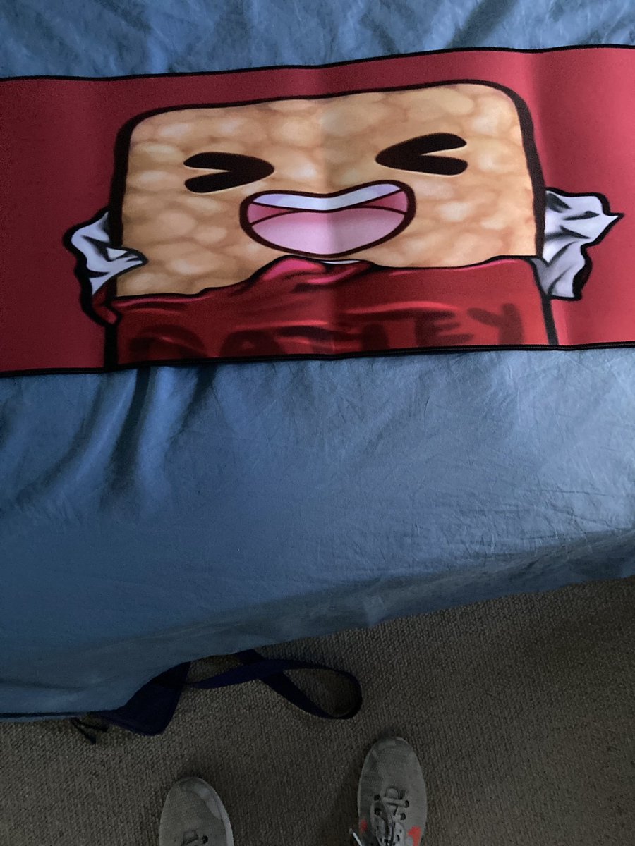 MuzFN's tweet photo. new mousepad came in! the goat #GOATLEY https://t.co/rVN8cRpmGZ