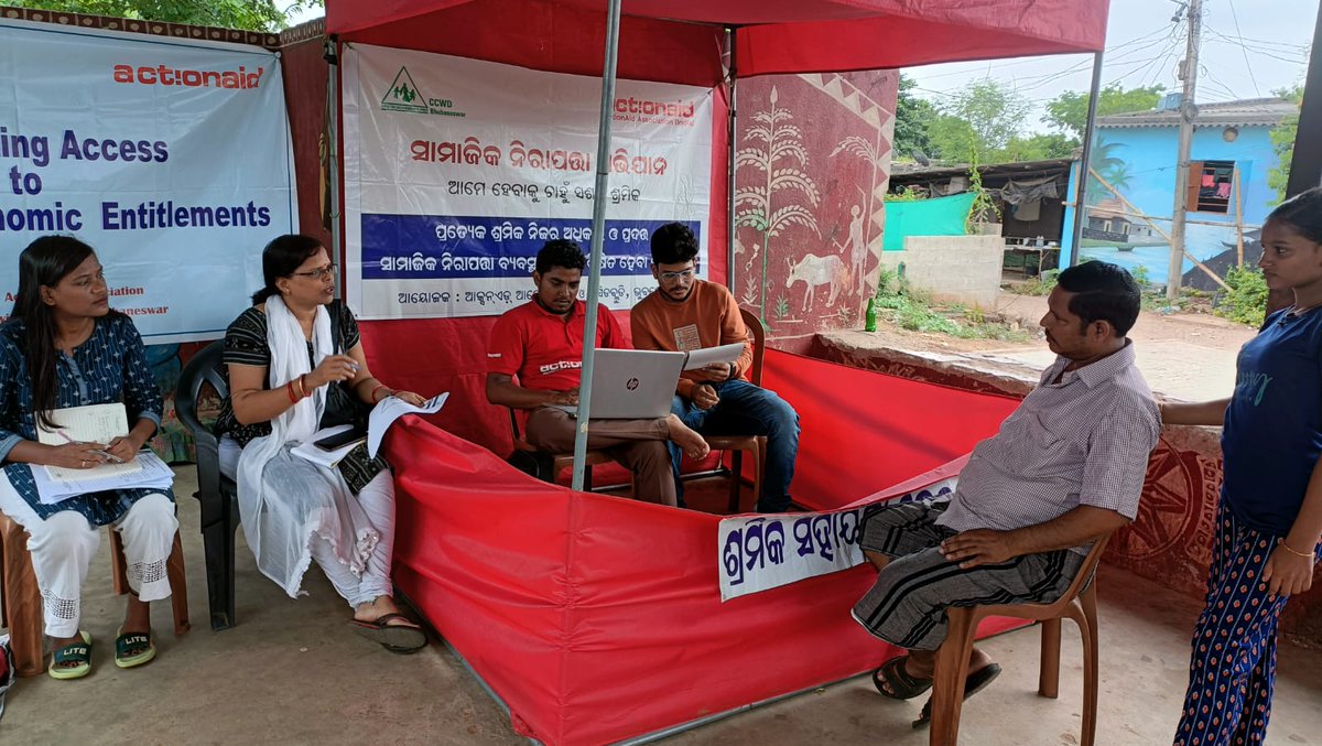 Centre for Child and Women Development and ActionAid Association organised an Entitlement Campaign in localities falling in Munda Sahi Ward No. 16 under the Bhubaneswar Municipal Area. Informal workers were sensitized about labour card provisions, renewals, resumptions and access